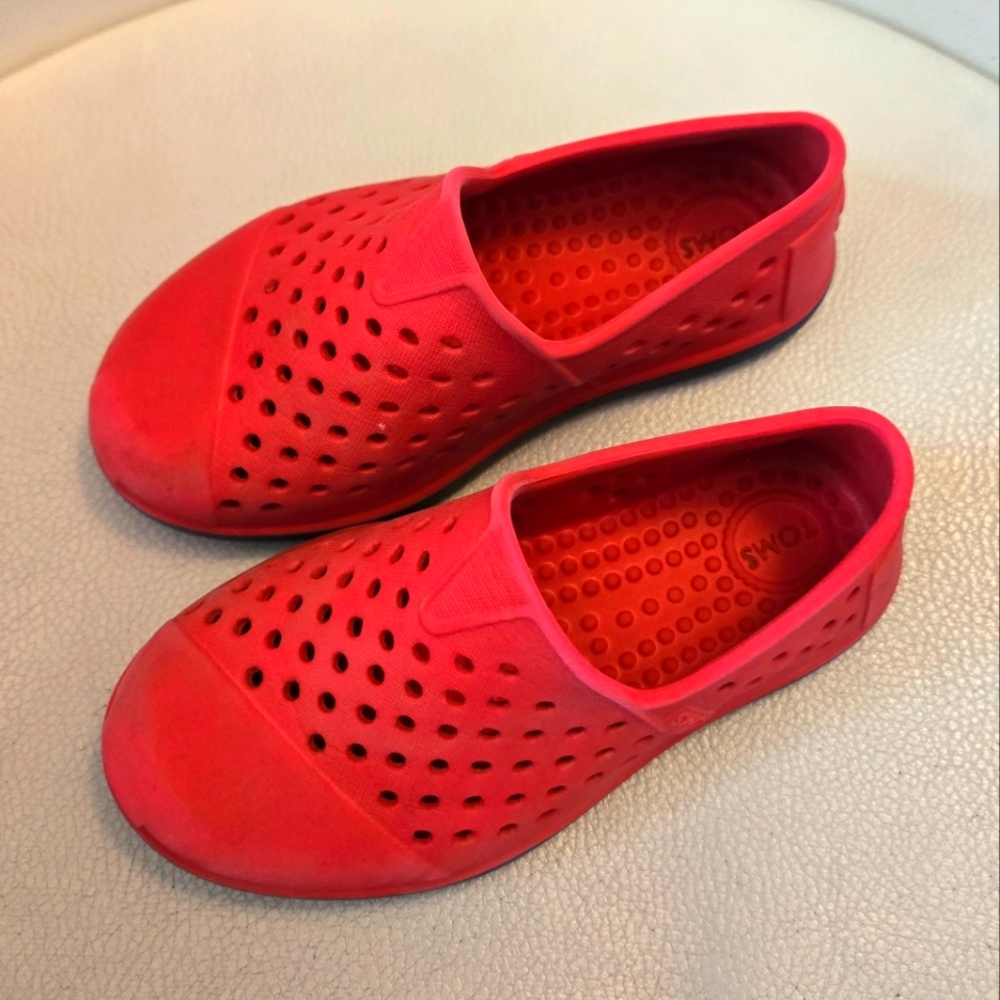 Toms Red Toddler Water Shoes Size 8